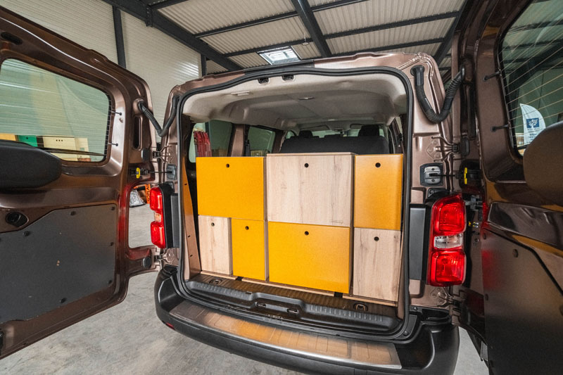 Van camperizado a medida Peugeot
