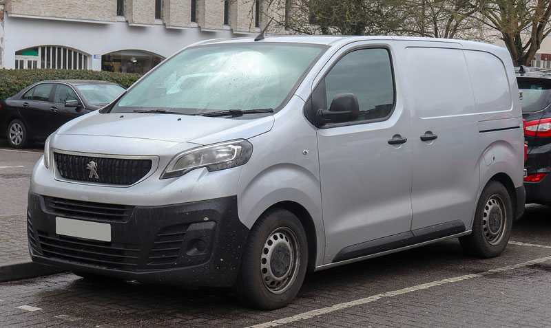 Primera fase de un Peugeot Expert 3 versi&oacute;n utilitario